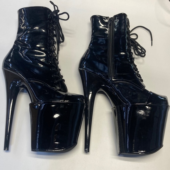 Like new womens 8 Pleaser black ankle boots 8 inch heels COME w/ platform guards - Picture 1 of 9
